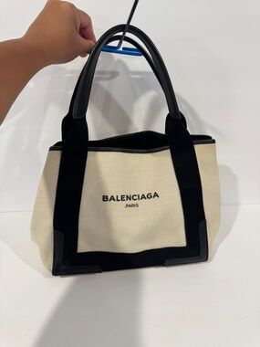 Valencia’s Medium Cabas Tote bag